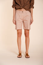 Bermuda cargo donna Chile Mason's rosa in twill slim fit, vista laterale su modella SS26