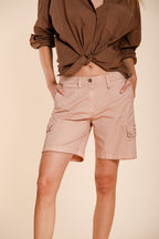Bermuda cargo donna Chile Mason's rosa in twill slim fit, vista frontale su modella SS26
