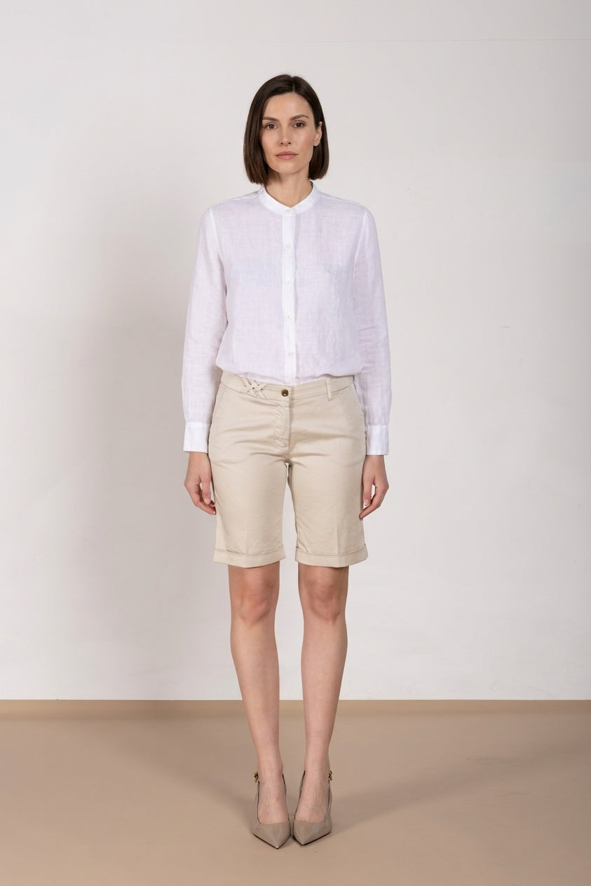 Dettaglio bermuda chino donna New York Mason's stucco in raso stretch SS26