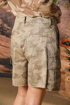 Judy Bermuda Cargo Damen in Baumwolltwill mit Sand-Camouflage-Muster Relaxed Fit