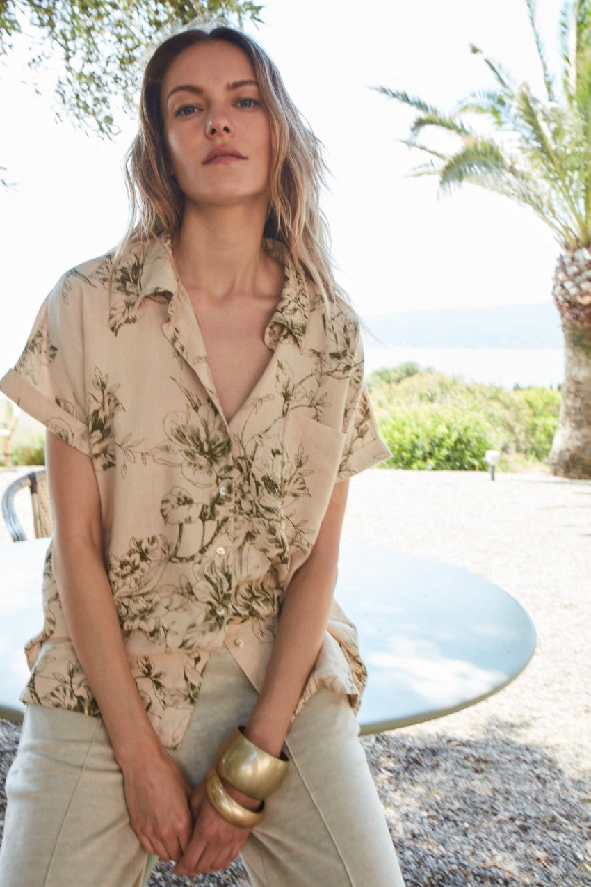 Livia chemise femme manches courtes en toile mélange lin et viscose motif floral