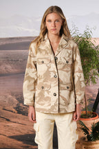 Santa Barbara Damenjacke aus Twill mit Camouflage-Beige-Druck
