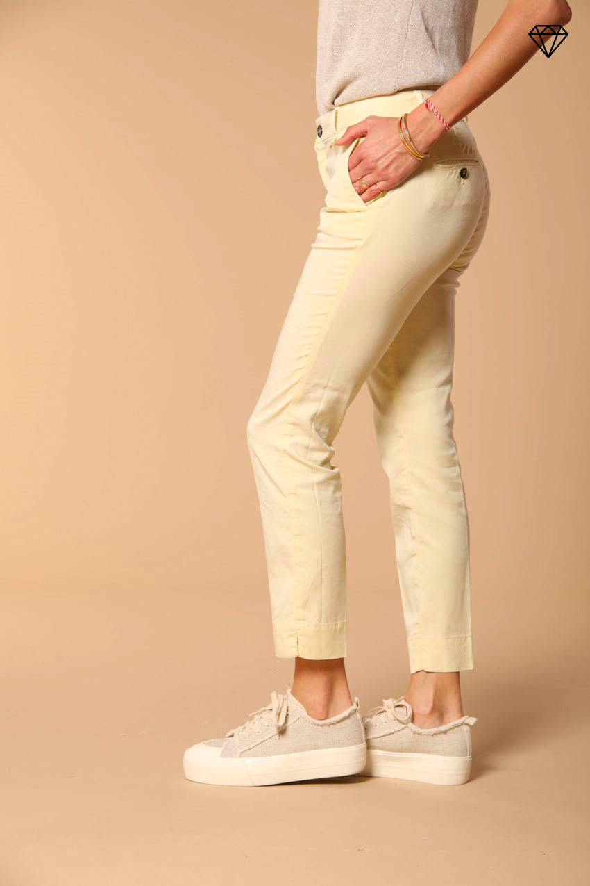 Immagine 3 di pantalone chino donna in twill modello Jaqueline Curvie curvy fit