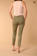 Immagine 5 di pantalone chino donna in twill modello Jaqueline Curvie curvy fit 