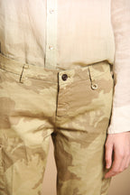 Chile City Damen Cargo-Hose aus Satin mit Camouflage-Druck Slim Fit