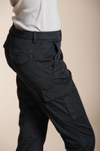Dettaglio tasca cargo pantalone cargo donna Chile City Mason's nero in gabardina stretch SS26