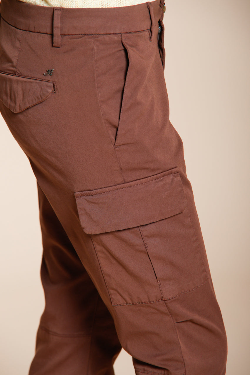 Dettaglio tasca cargo pantalone cargo donna Chile City Mason's marrone scuro in gabardina stretch SS26