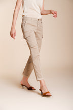 Pantalone cargo donna Chile City Mason's beige medio in gabardina stretch slim fit, vista frontale su modella SS26