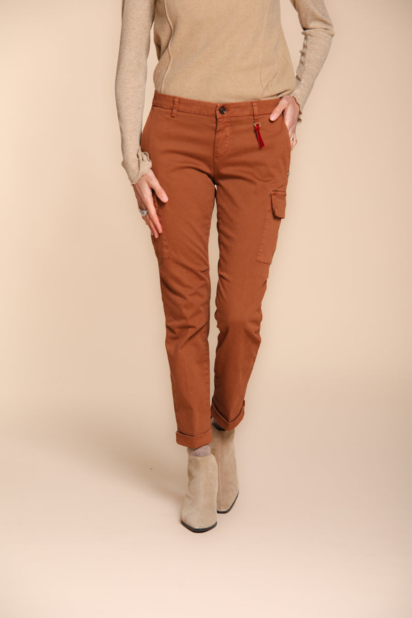 Foto 1 Chile City pantalone cargo donna in raso slim fit