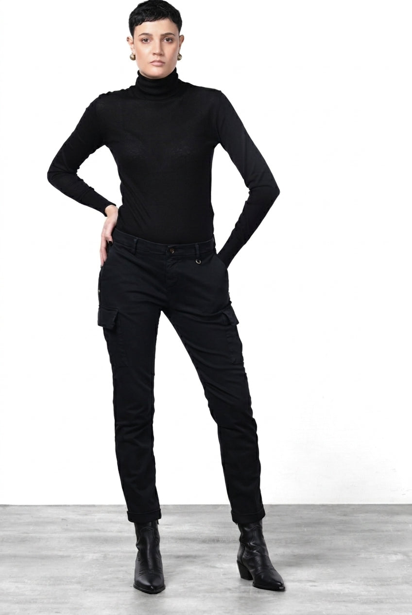 Chile City women’s cargo pants in satin with slim fit