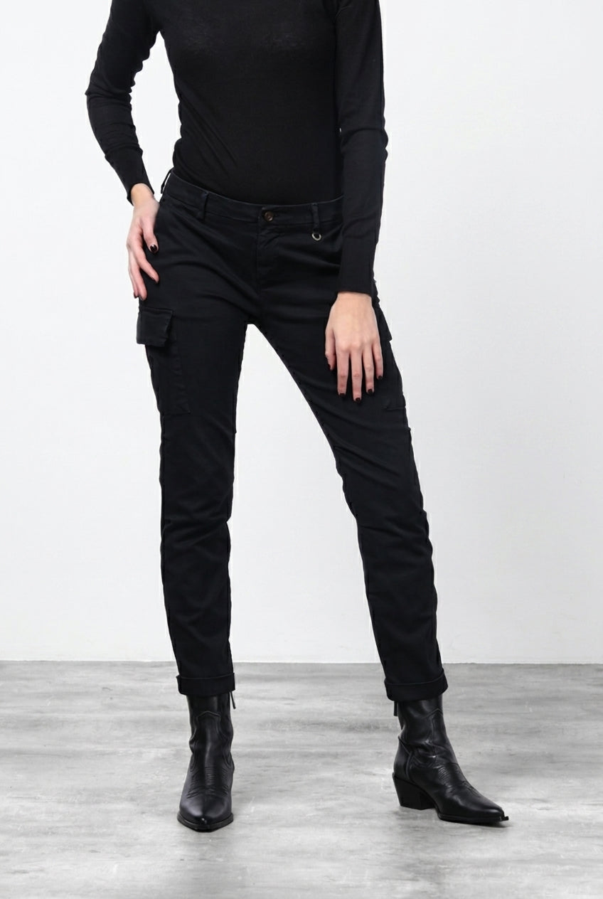 Chile City women’s cargo pants in satin with slim fit