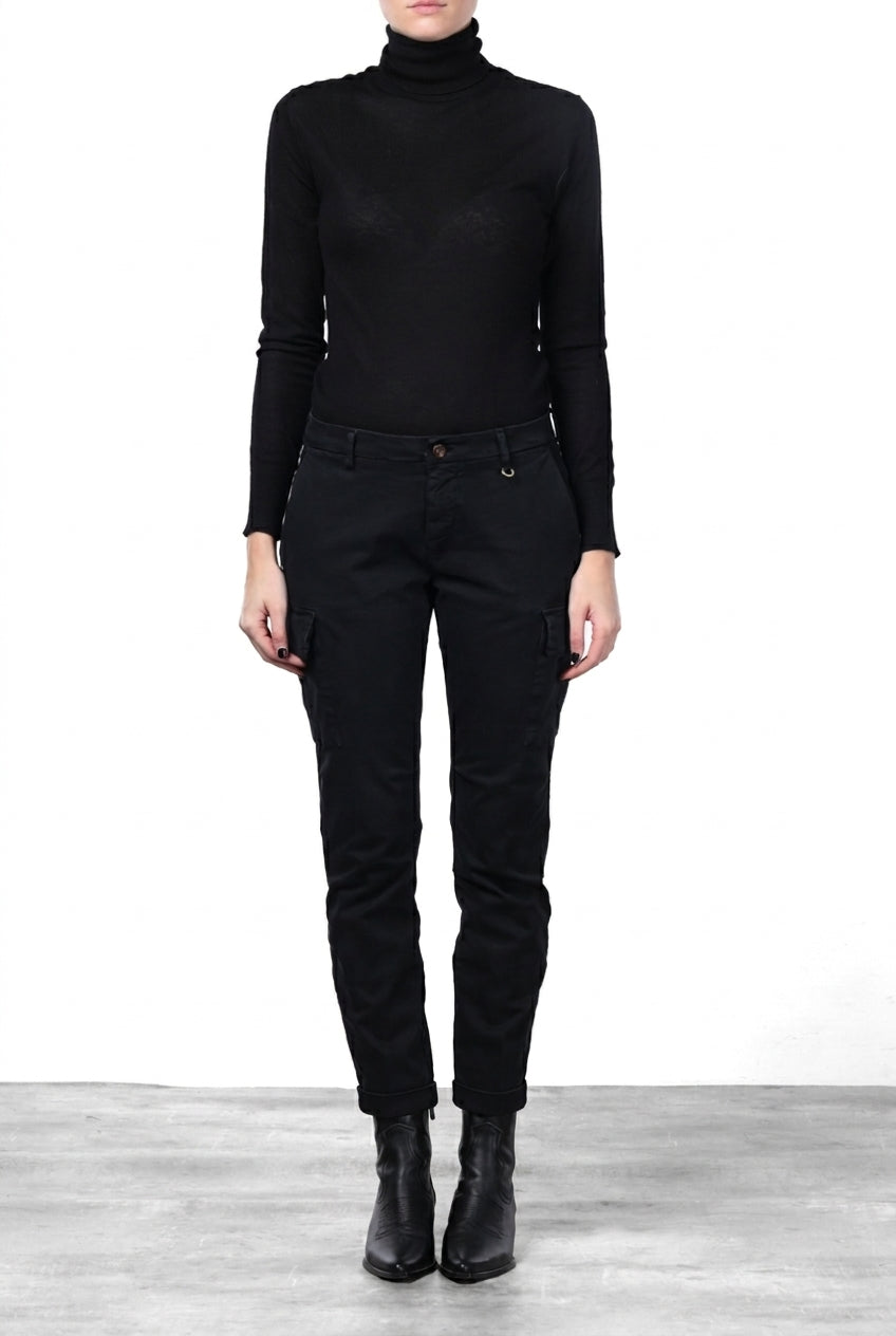Chile City women’s cargo pants in satin with slim fit
