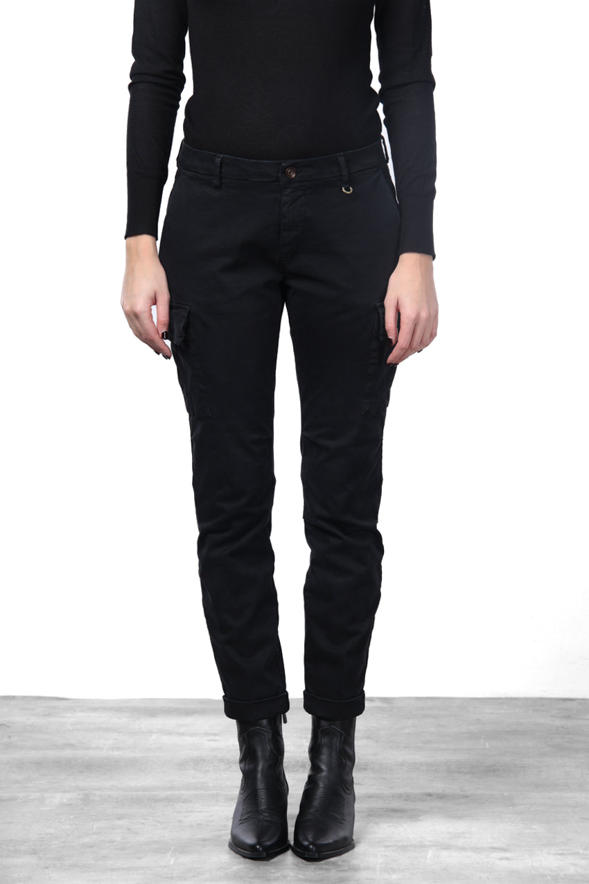 Chile City women’s cargo pants in satin with slim fit