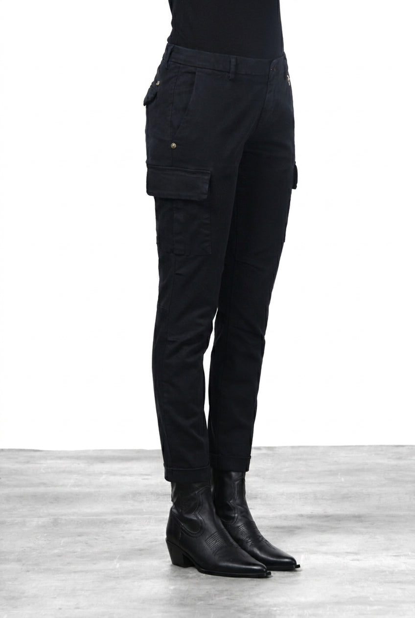 Chile City women’s cargo pants in satin with slim fit