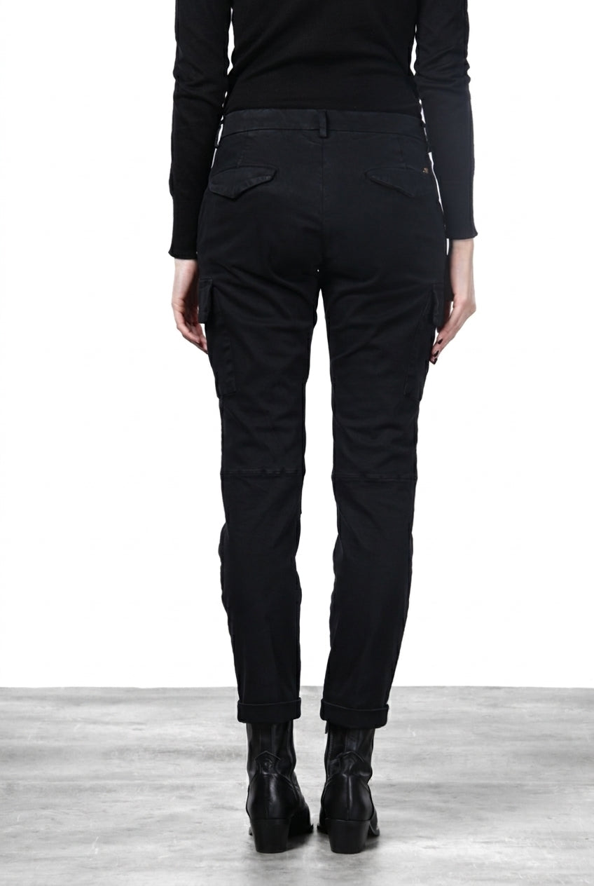 Chile City women’s cargo pants in satin with slim fit