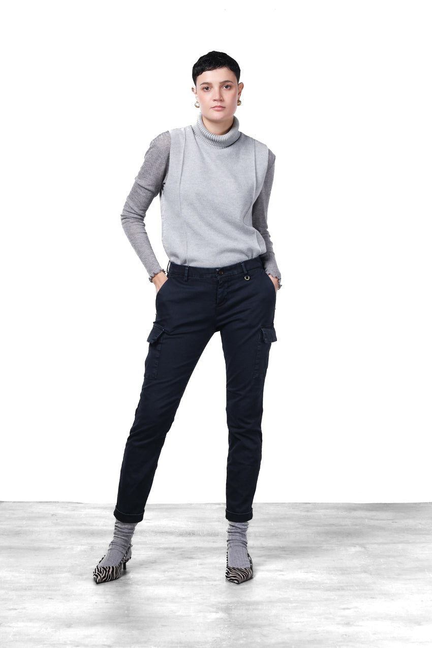 Chile City women’s cargo pants in satin with slim fit