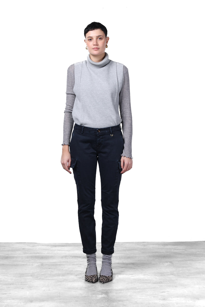 Chile City women’s cargo pants in satin with slim fit