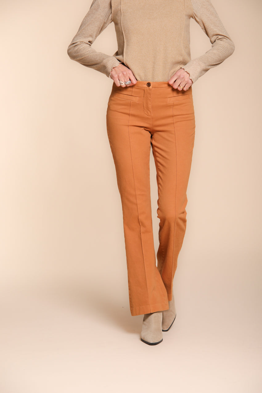 Foto 1 Milano Flare pantalone chino donna in raso slim fit
