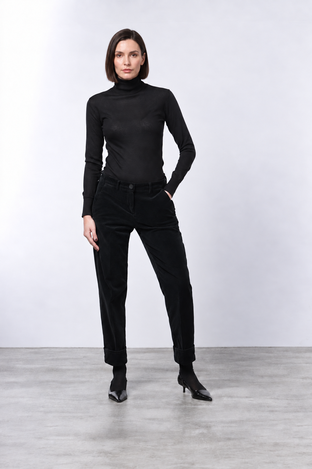 New York Carrot women’s chino trousers in smooth velvet, carrot fit ①