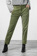 New York Carrot women’s chino pants in smooth velvet with carrot fit ①
