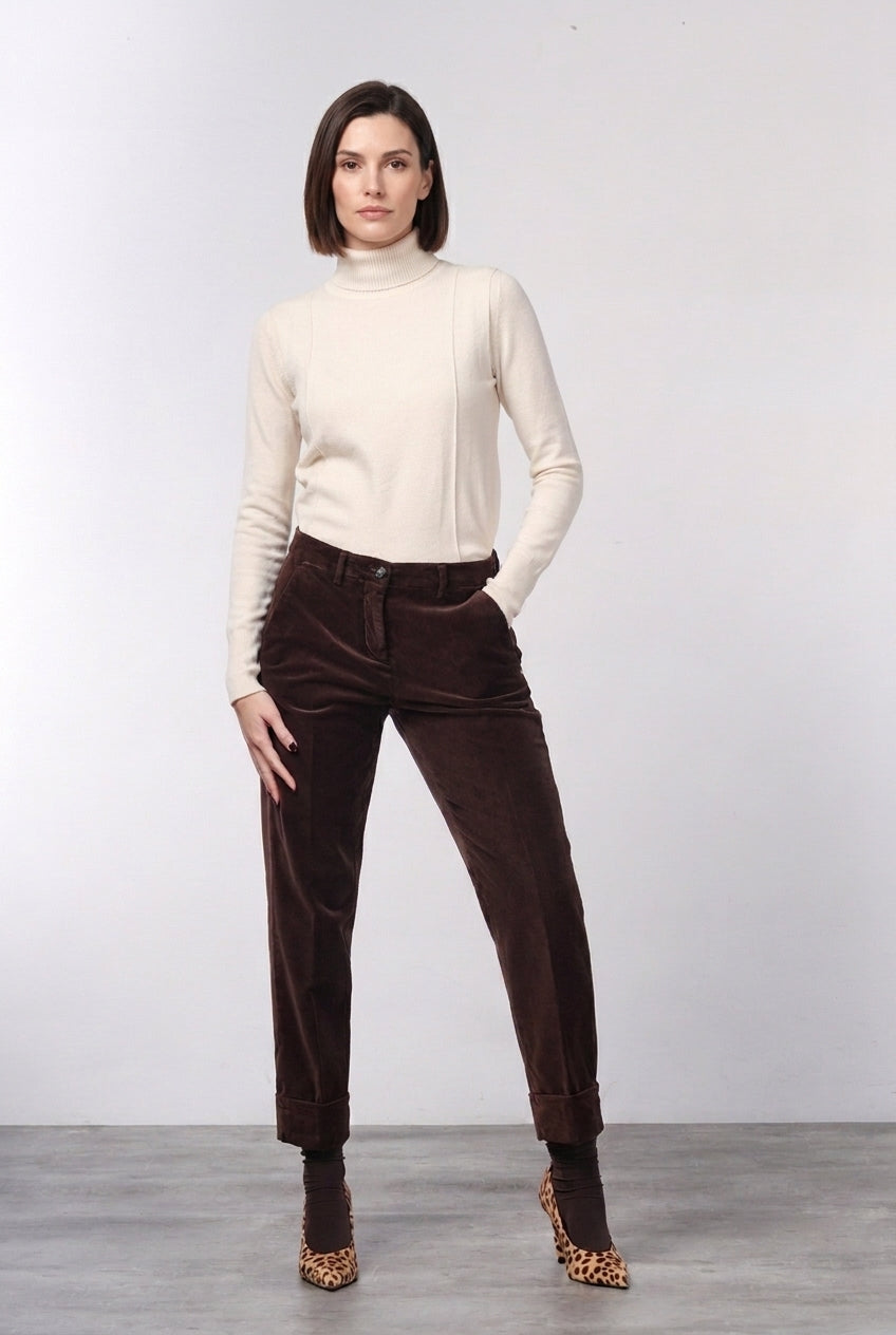 New York Carrot pantalón chino de mujer en terciopelo liso carrot fit ①
