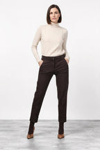 Pantalón chino de mujer New York Carrot en satén con carrot fit ①