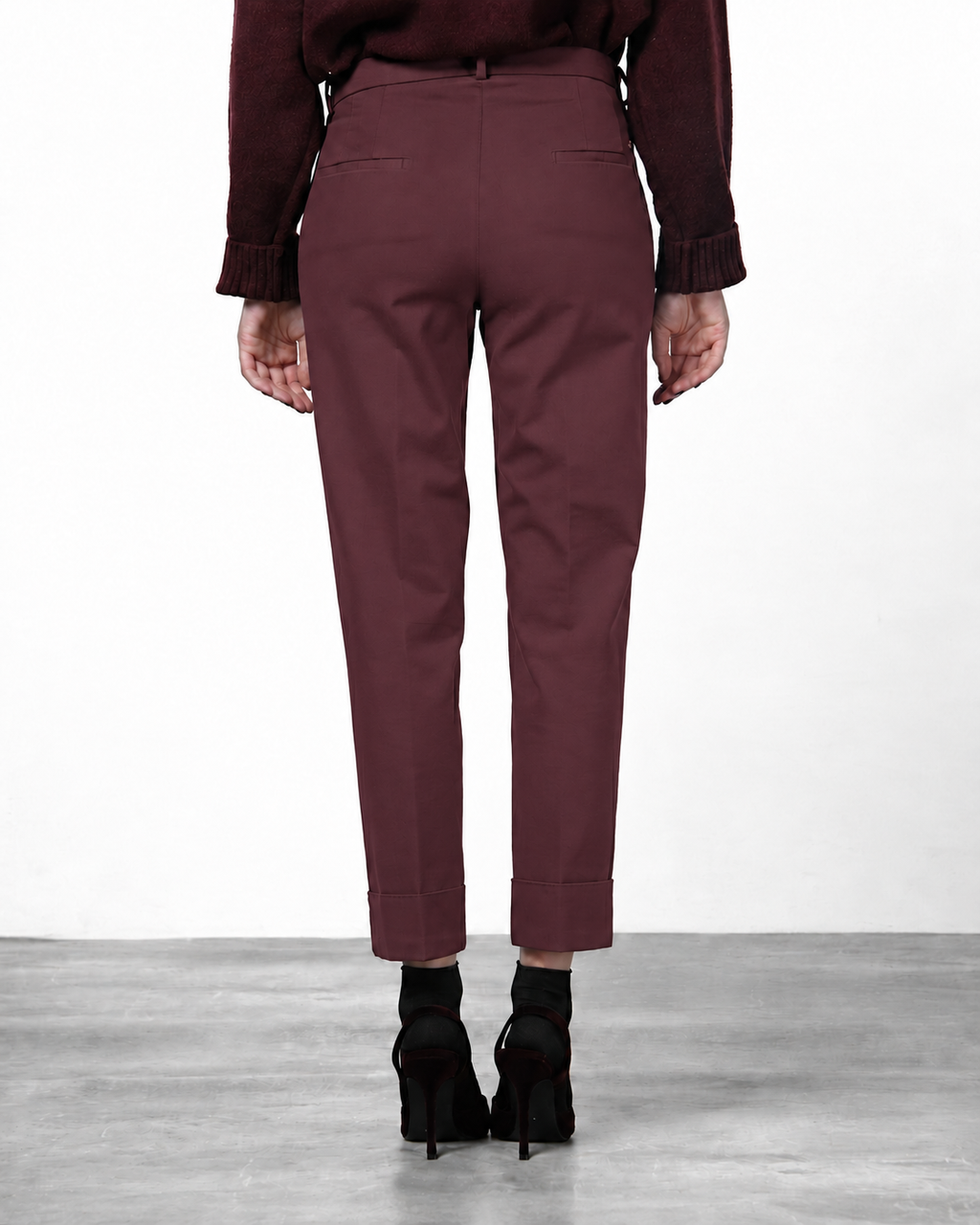 New York Carrot women’s chino pants in satin with carrot fit ①