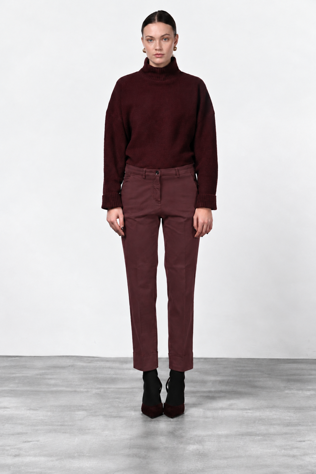 New York Carrot women’s chino pants in satin with carrot fit ①