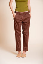 New York Carrot pantalon chino femme en satin stretch carrot fit ①