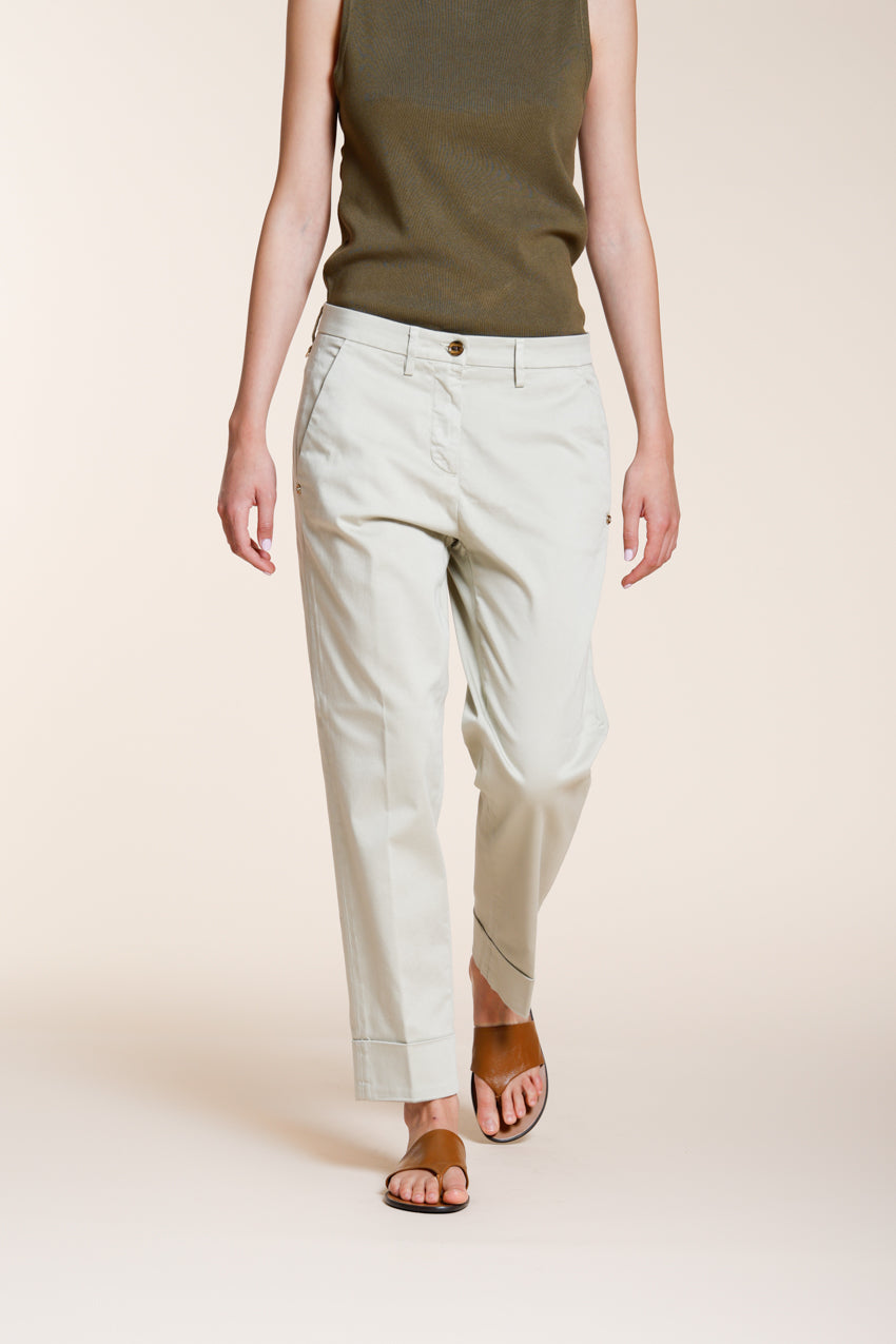 New York Carrot pantalon chino femme en satin stretch carrot fit ①