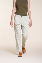 New York Carrot pantalon chino femme en satin stretch carrot fit ①