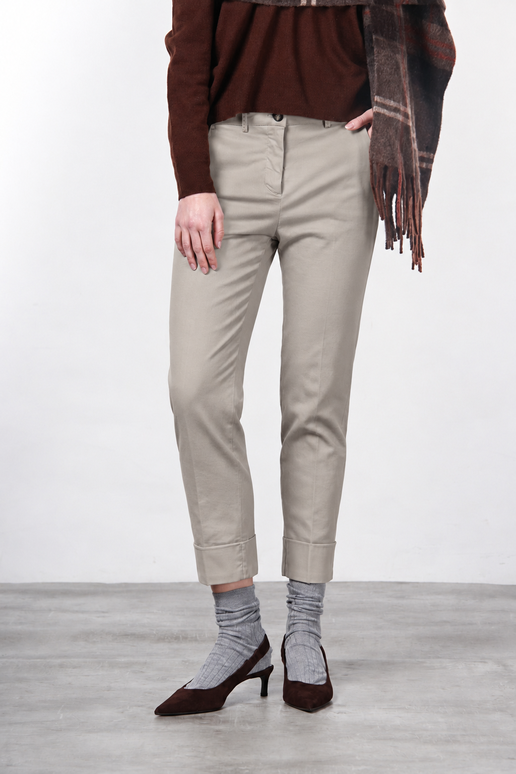 New York Carrot pantalone chino donna in gabardina cotone e lana carrot fit ①