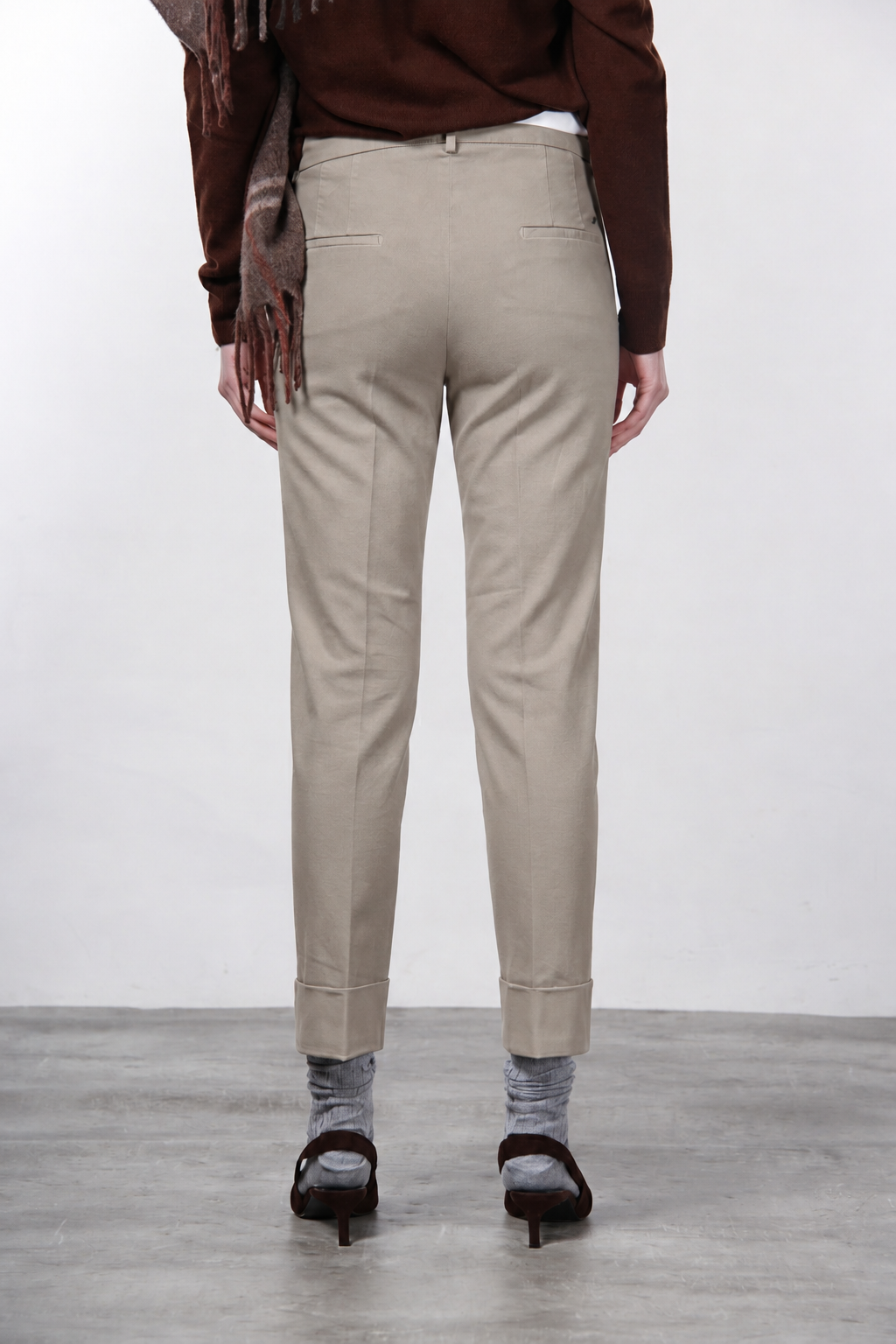 New York Carrot pantalone chino donna in gabardina cotone e lana carrot fit ①
