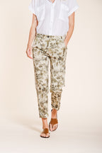 Marlene pantalone chino donna in gabardina stampa foglie carrot fit