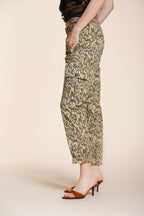 Marlene Cargo pantalone donna in gabardina stampa camouflage carrot fit
