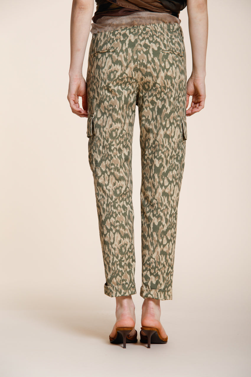 Marlene Cargo pantalone donna in gabardina stampa camouflage carrot fit