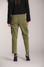 Foto 4 Marlene Cargo pantalone cargo donna in gabardina carrot fit