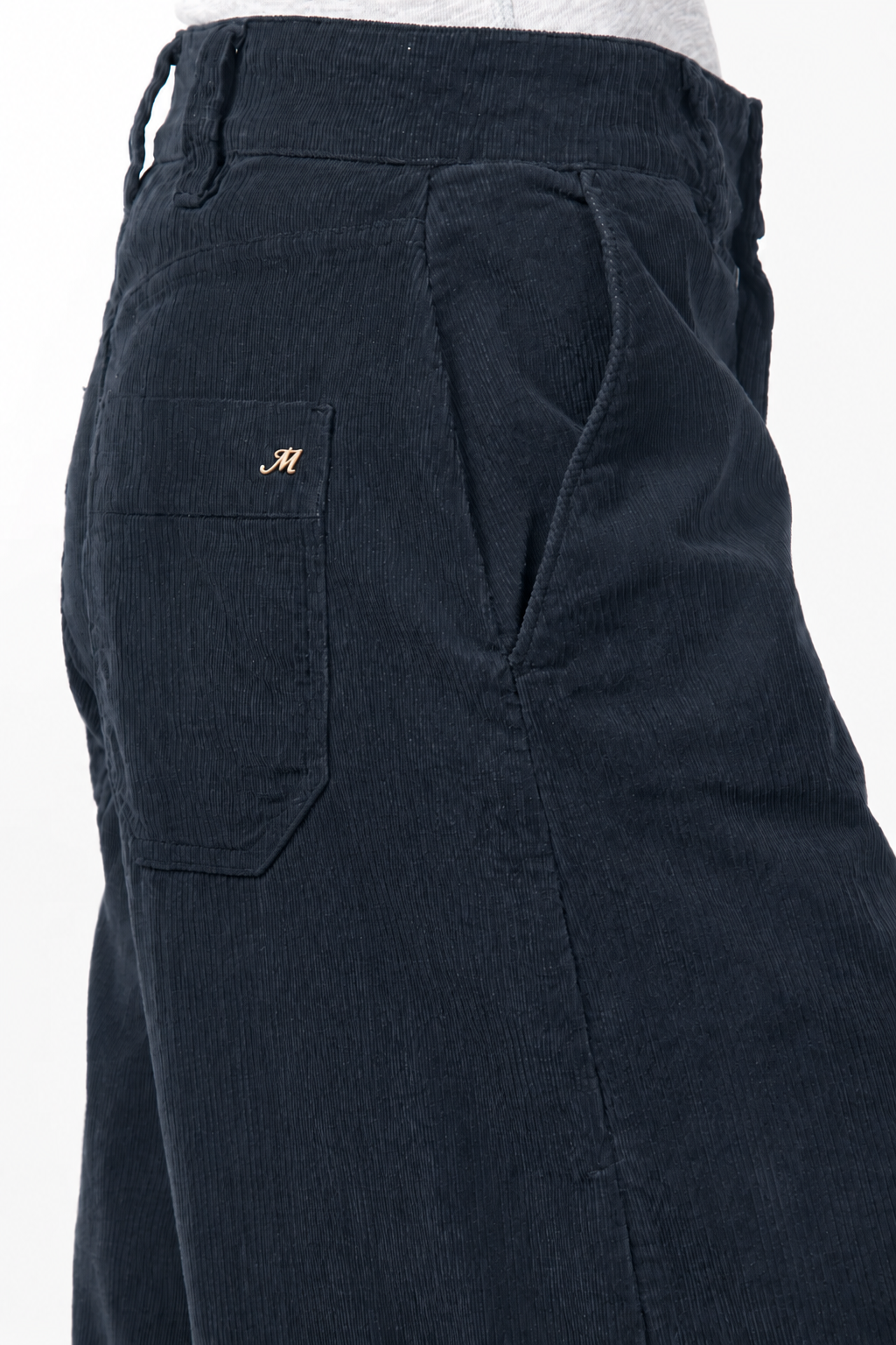 New York Wide women’s chino pants in 500-wale velvet with wide leg
