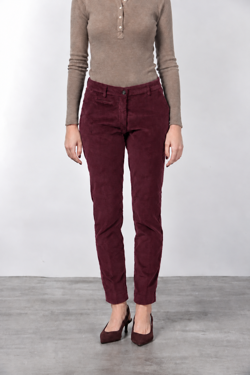 New York Slim pantalón chino de mujer en pana de canalé ancho slim fit ①