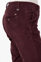 New York Slim pantalón chino de mujer en pana de canalé ancho slim fit ①