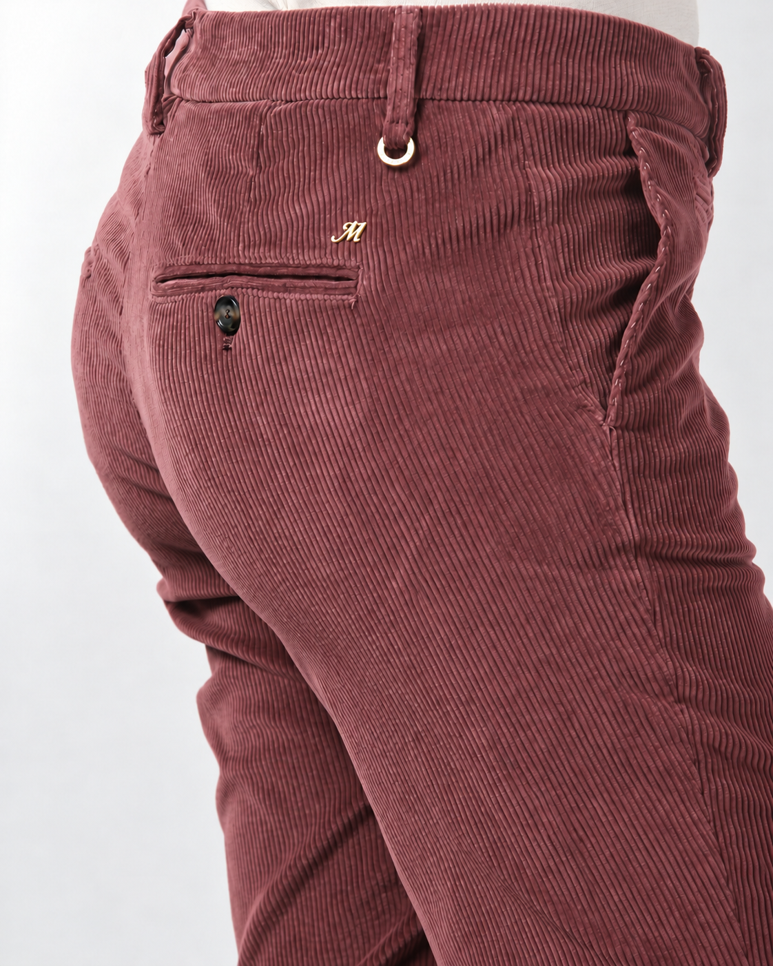 New York Slim women’s chino pants in wide-wale velvet with slim fit ①