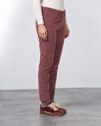 New York Slim Chinohose für Damen aus breit geripptem Samt mit slim fit ①