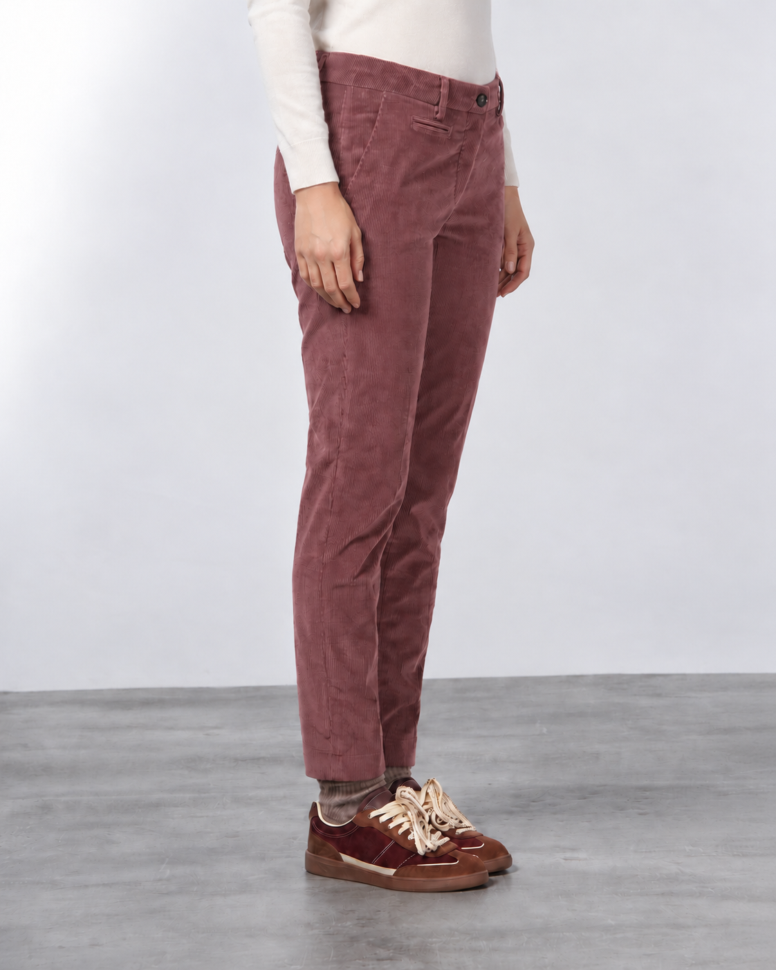 New York Slim Chinohose für Damen aus breit geripptem Samt mit slim fit ①
