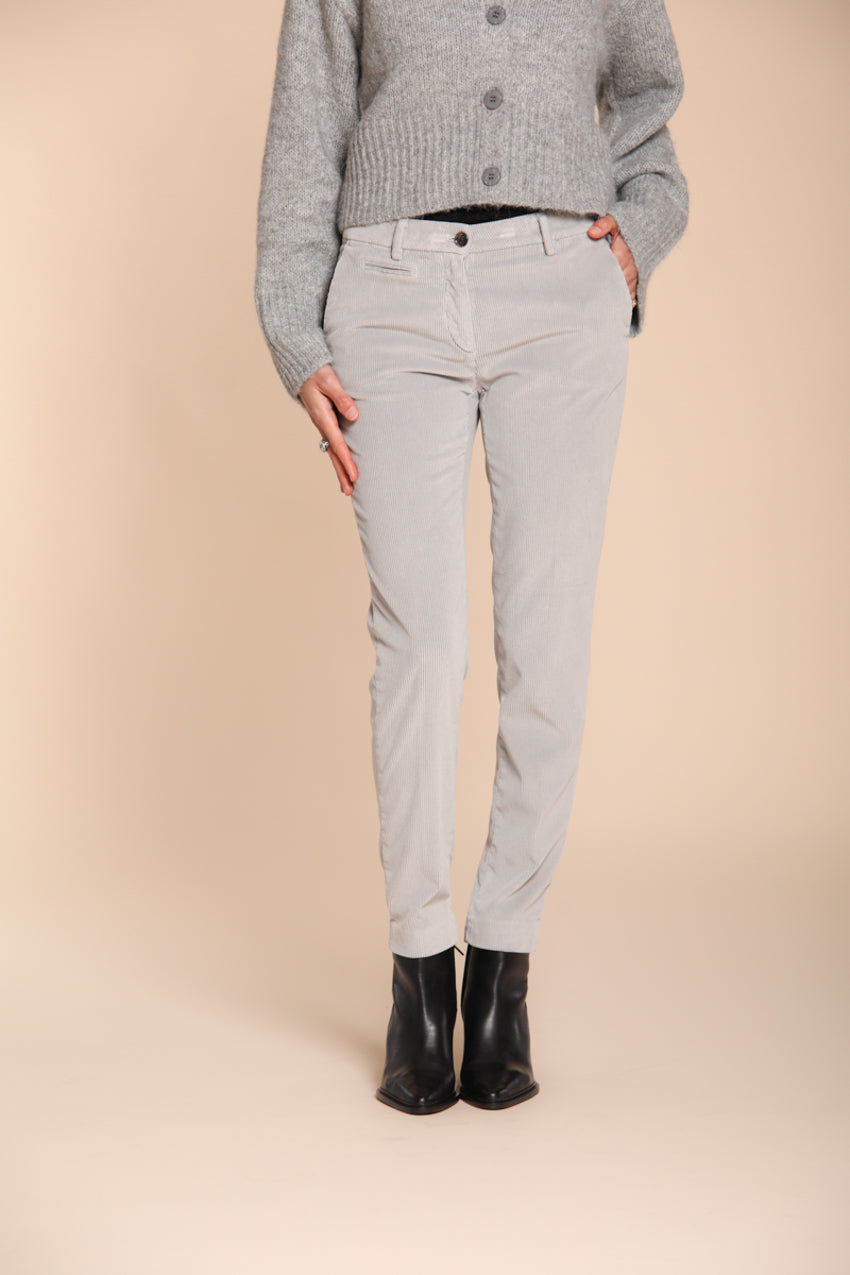 Foto 1 New York Slim pantalone chino donna in velluto a coste slim fit