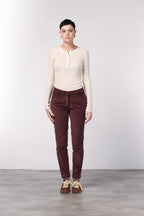 New York Slim women’s chino pants in wide-wale velvet with slim fit ①