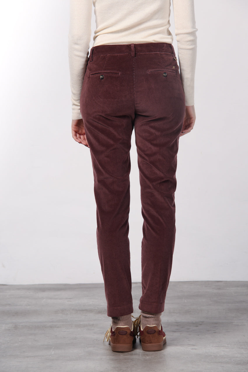 New York Slim women’s chino pants in wide-wale velvet with slim fit ①