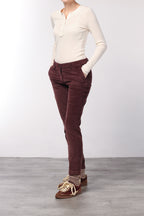 New York Slim women’s chino pants in wide-wale velvet with slim fit ①