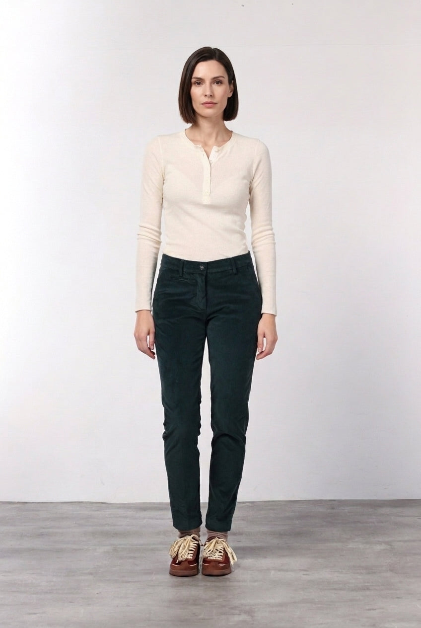 New York Slim pantalon chino femme en velours à grosses côtes slim fit ①