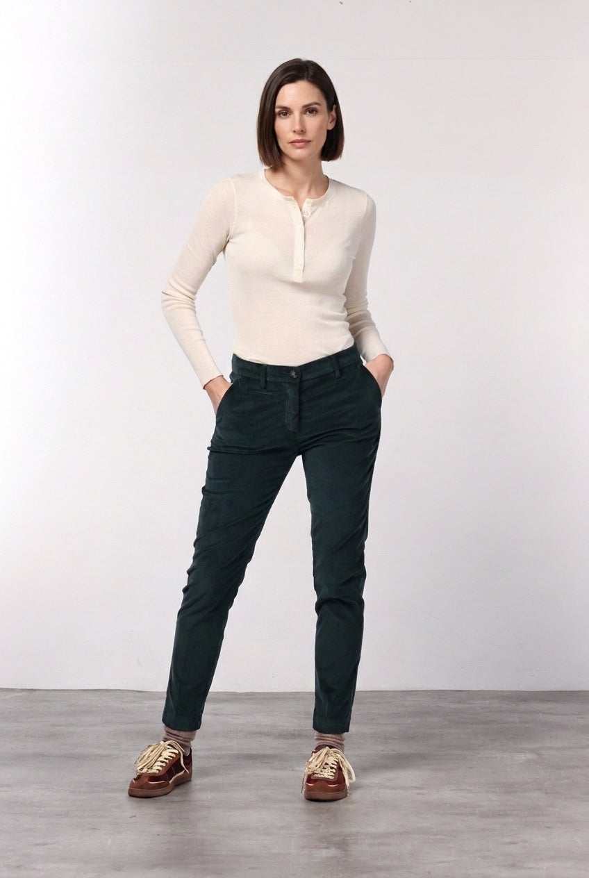 New York Slim pantalon chino femme en velours à grosses côtes slim fit ①