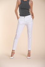 New York Slim Hose Chino Damen aus Stretch-Satin slim fit ①